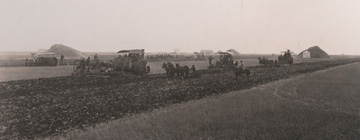 La Salle threshing teams