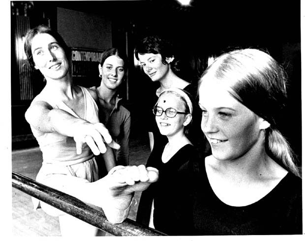 Contemporary Dancers