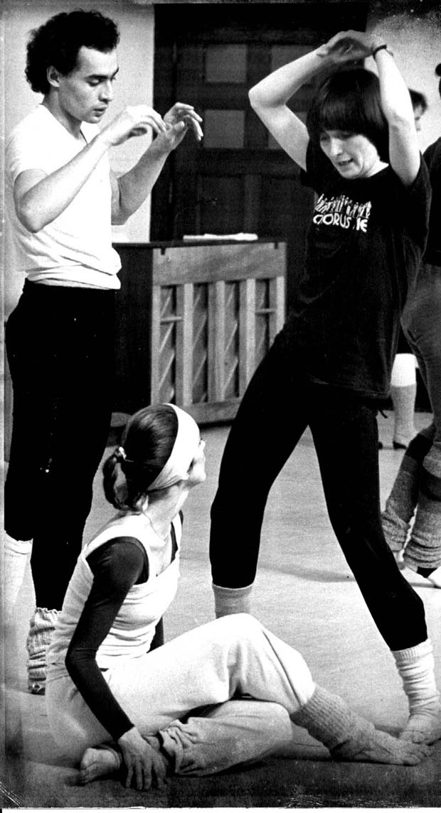 Contemporary Dancers