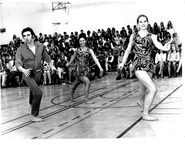Contemporary Dancers